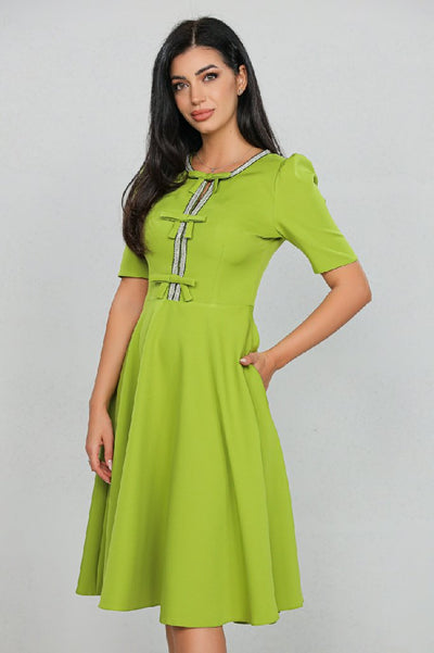 Rochie MBG Fistic cu Mânecă Scurtă și Bandă Stilizată