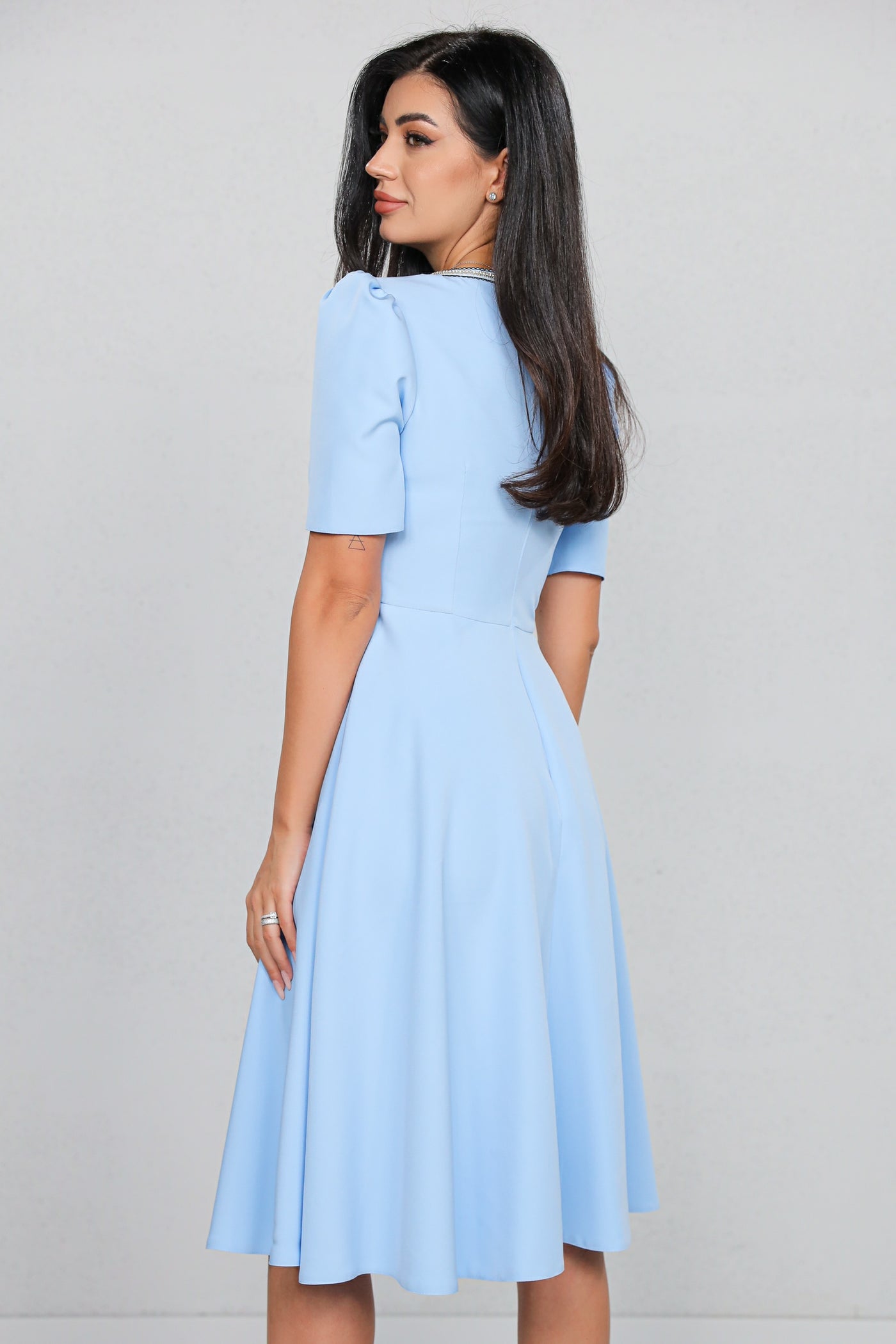Rochie MBG Bleu cu Mânecă Scurtă și Bandă Stilizată