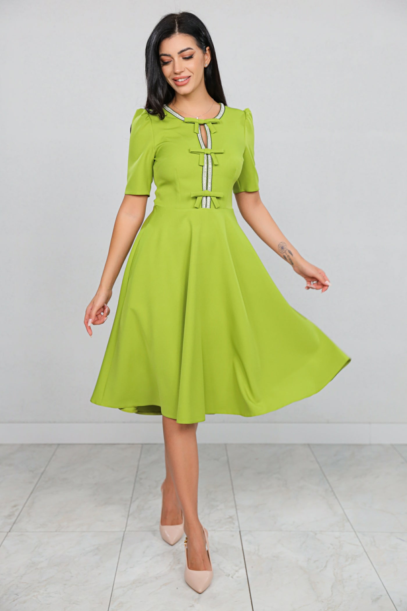 Rochie MBG Fistic cu Mânecă Scurtă și Bandă Stilizată
