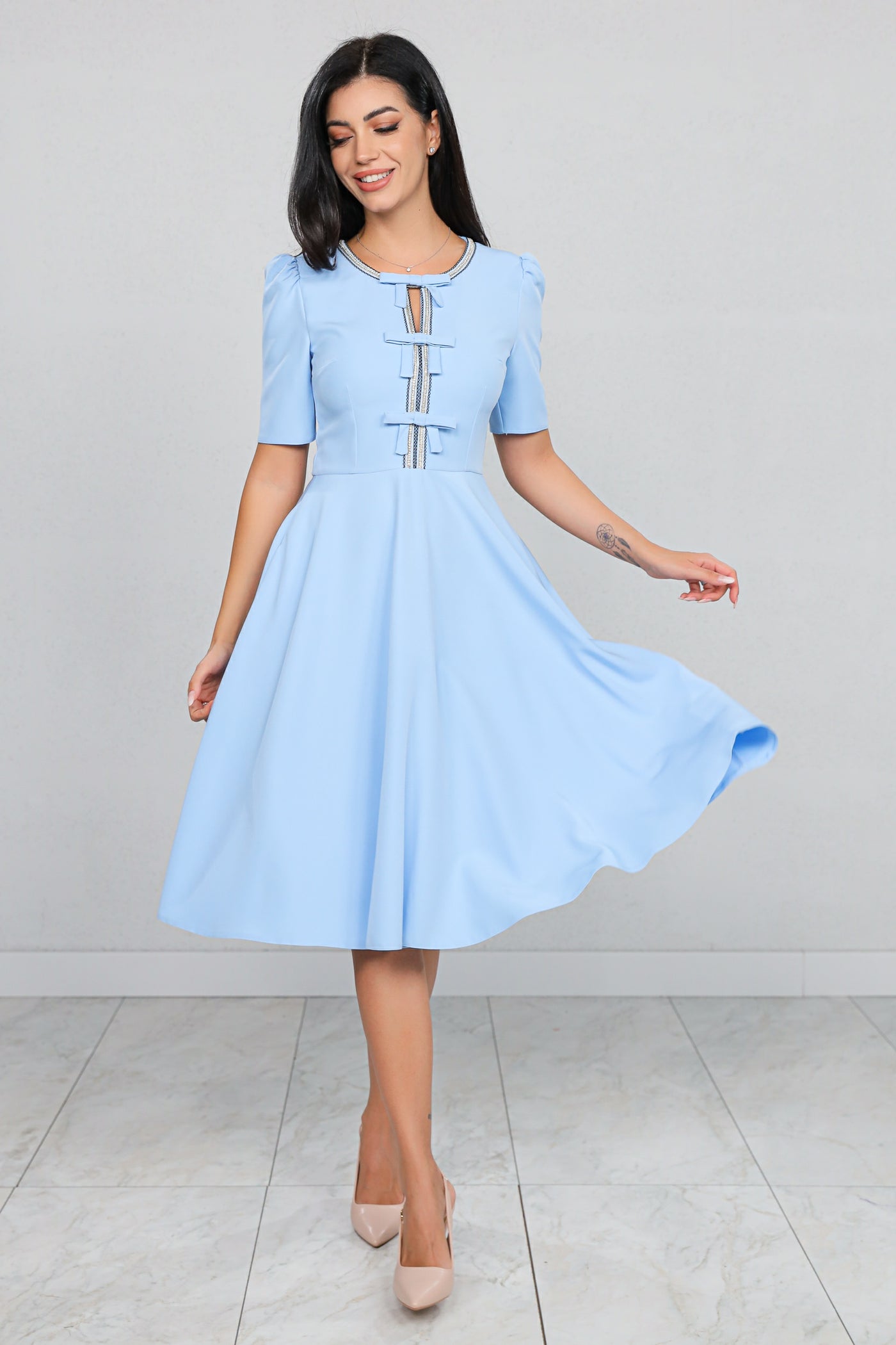 Rochie MBG Bleu cu Mânecă Scurtă și Bandă Stilizată