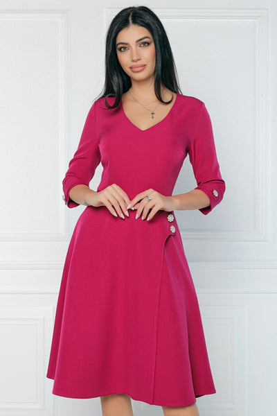 Rochie MBG magenta cu nasturi decorativi cu pietre