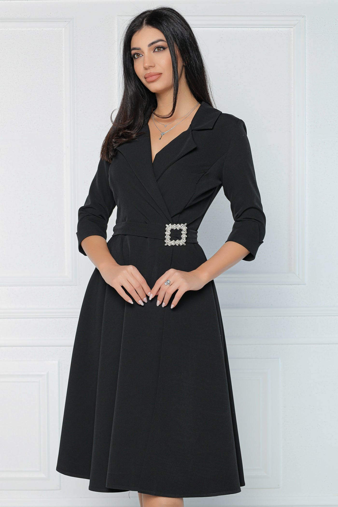 Rochie MBG neagra cu revere si catarama cu strasuri