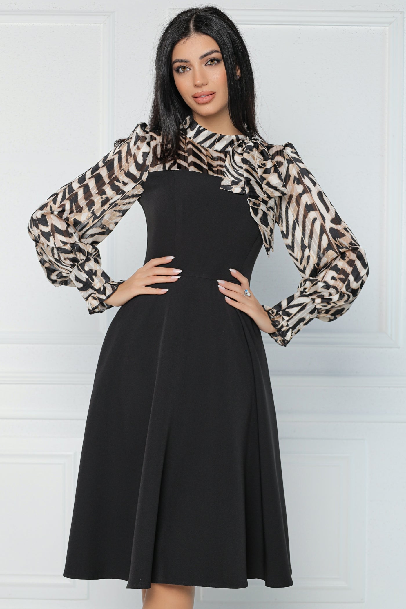 Rochie MBG neagra cu platca si maneci animal print