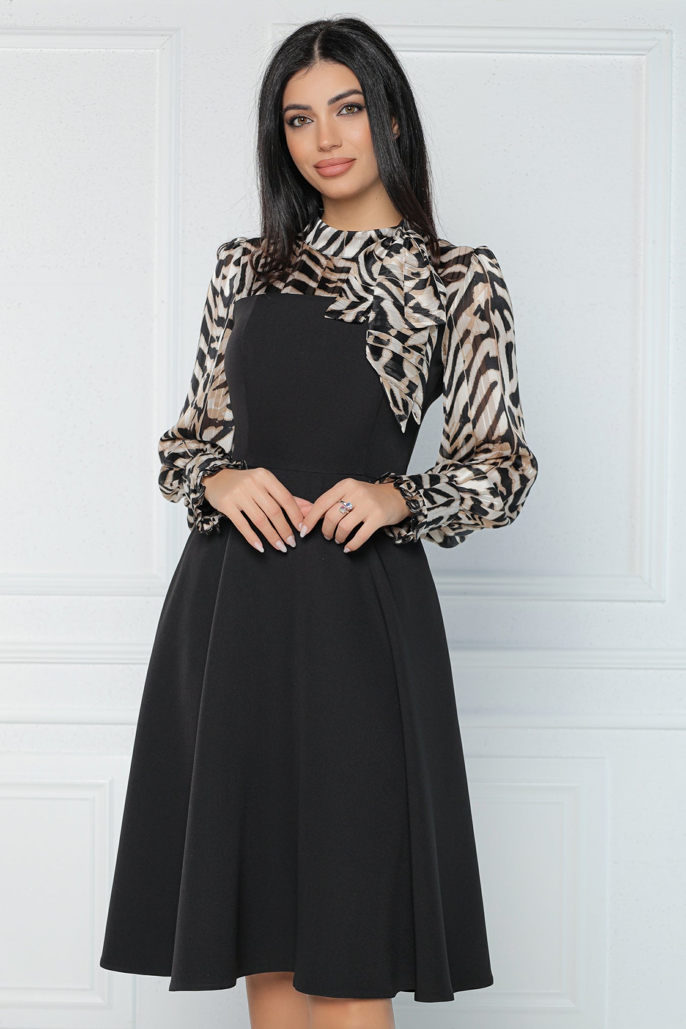 Rochie MBG neagra cu platca si maneci animal print