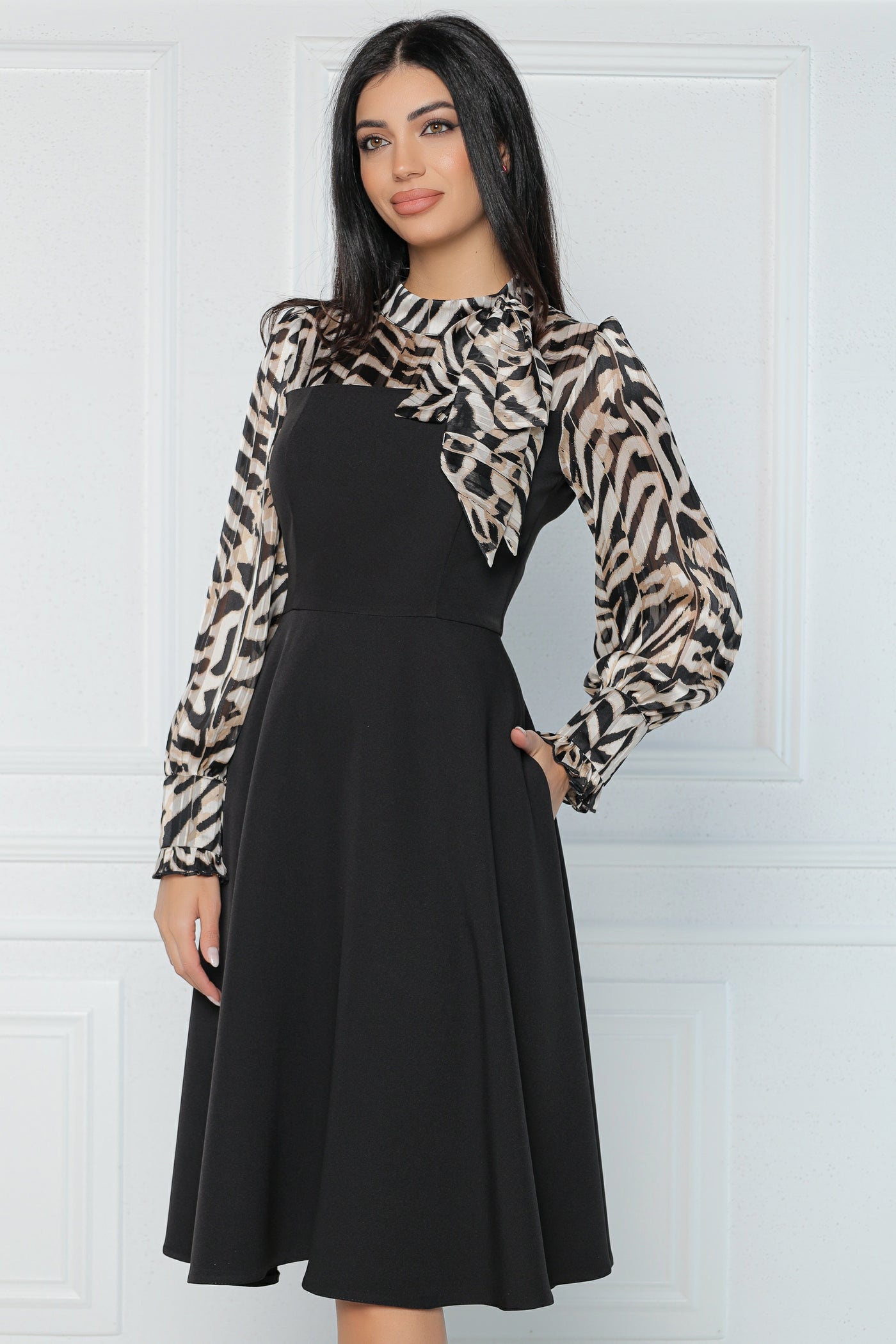 Rochie MBG neagra cu platca si maneci animal print