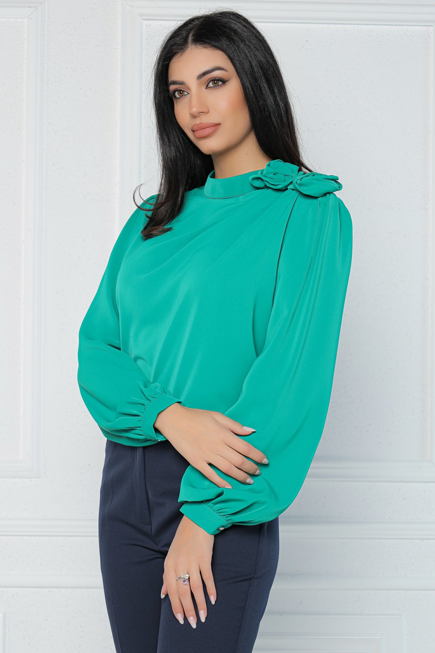 Bluza MBG verde cu trandafiri pe umar