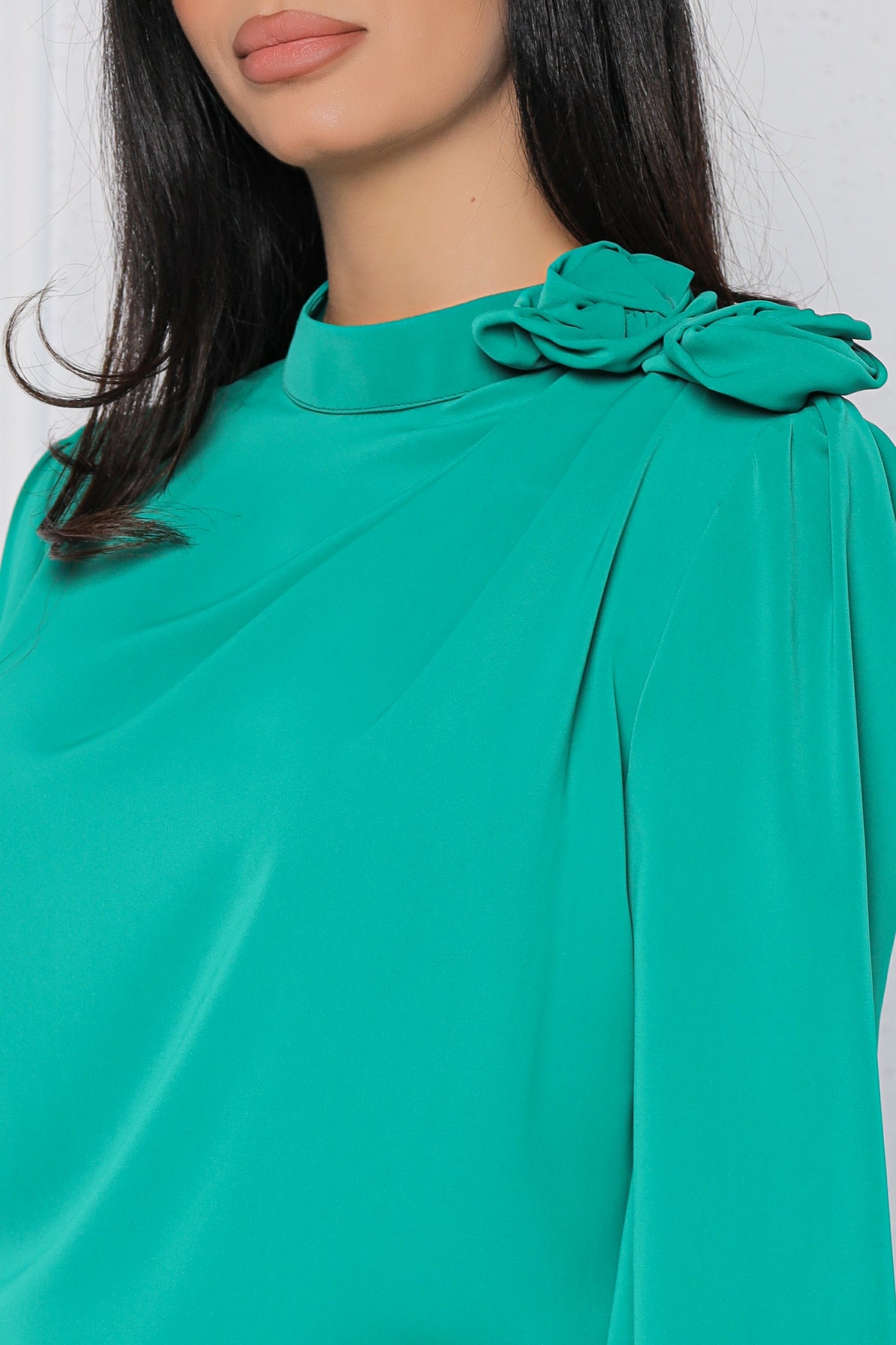 Bluza MBG verde cu trandafiri pe umar