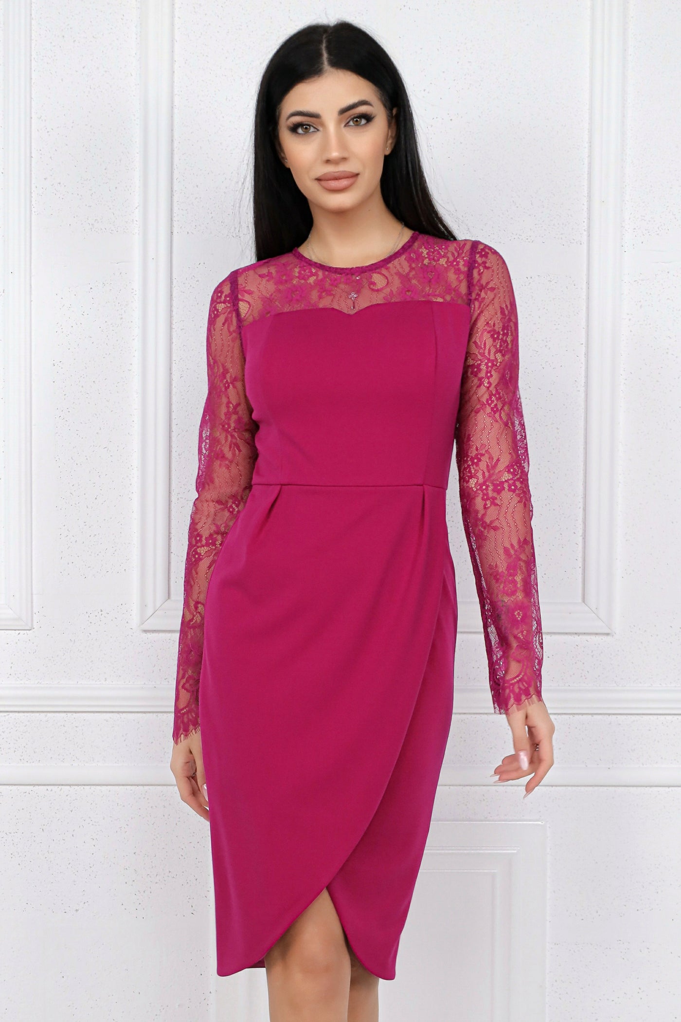 Rochie MBG fuchsia petrecuta tip lalea cu maneca din dantela