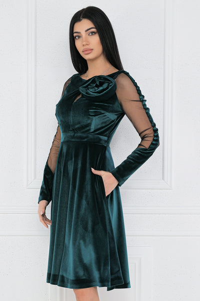 Rochie MBG verde din catifea cu floare in zona bustului