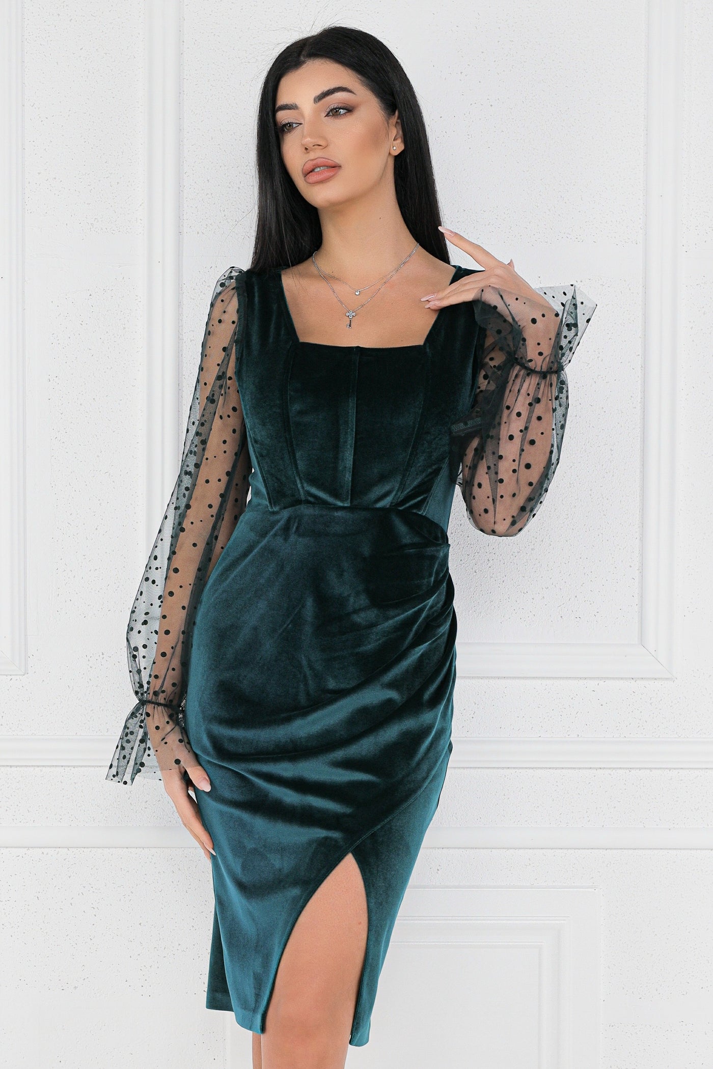 Rochie MBG verde din catifea cu maneci din tull cu buline