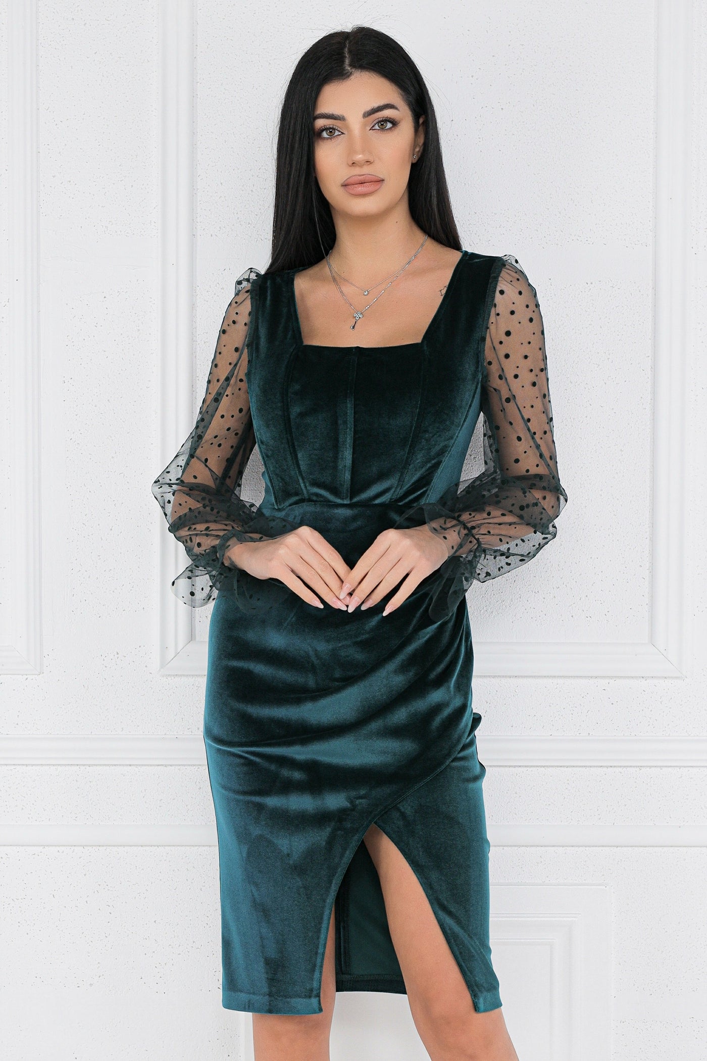 Rochie MBG verde din catifea cu maneci din tull cu buline