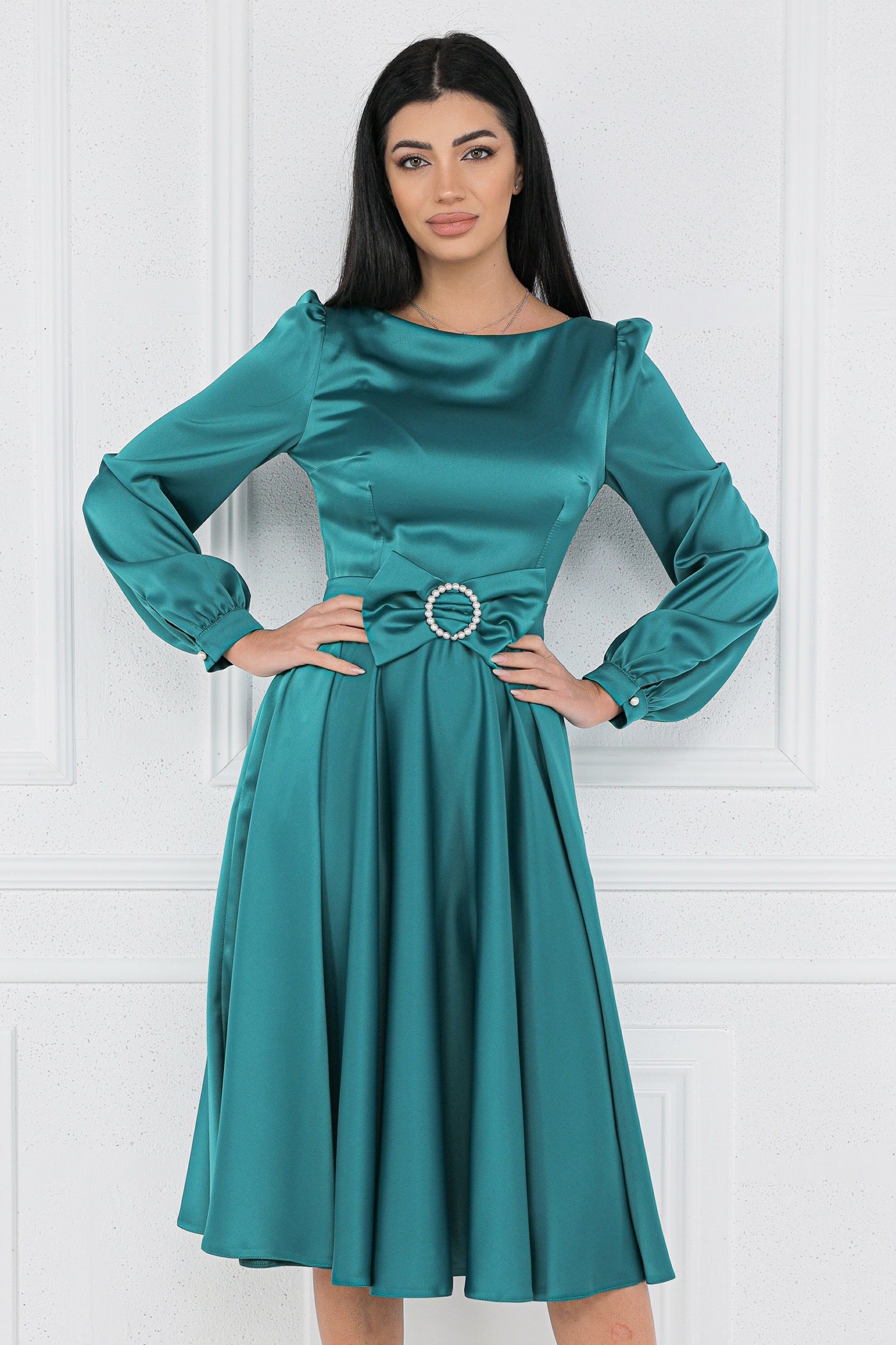 Rochie MBG verde satinata cu funda in talie