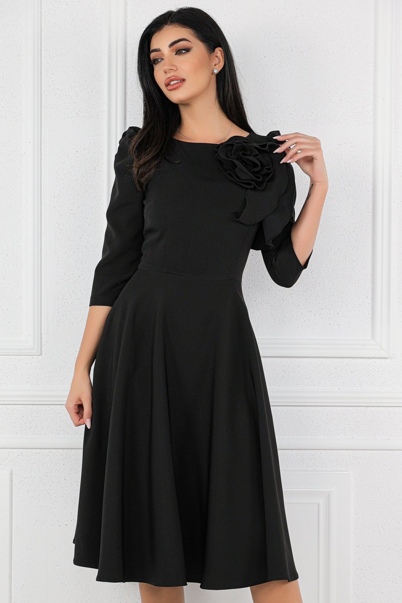 Rochie MBG neagra cu floare aplicata manual