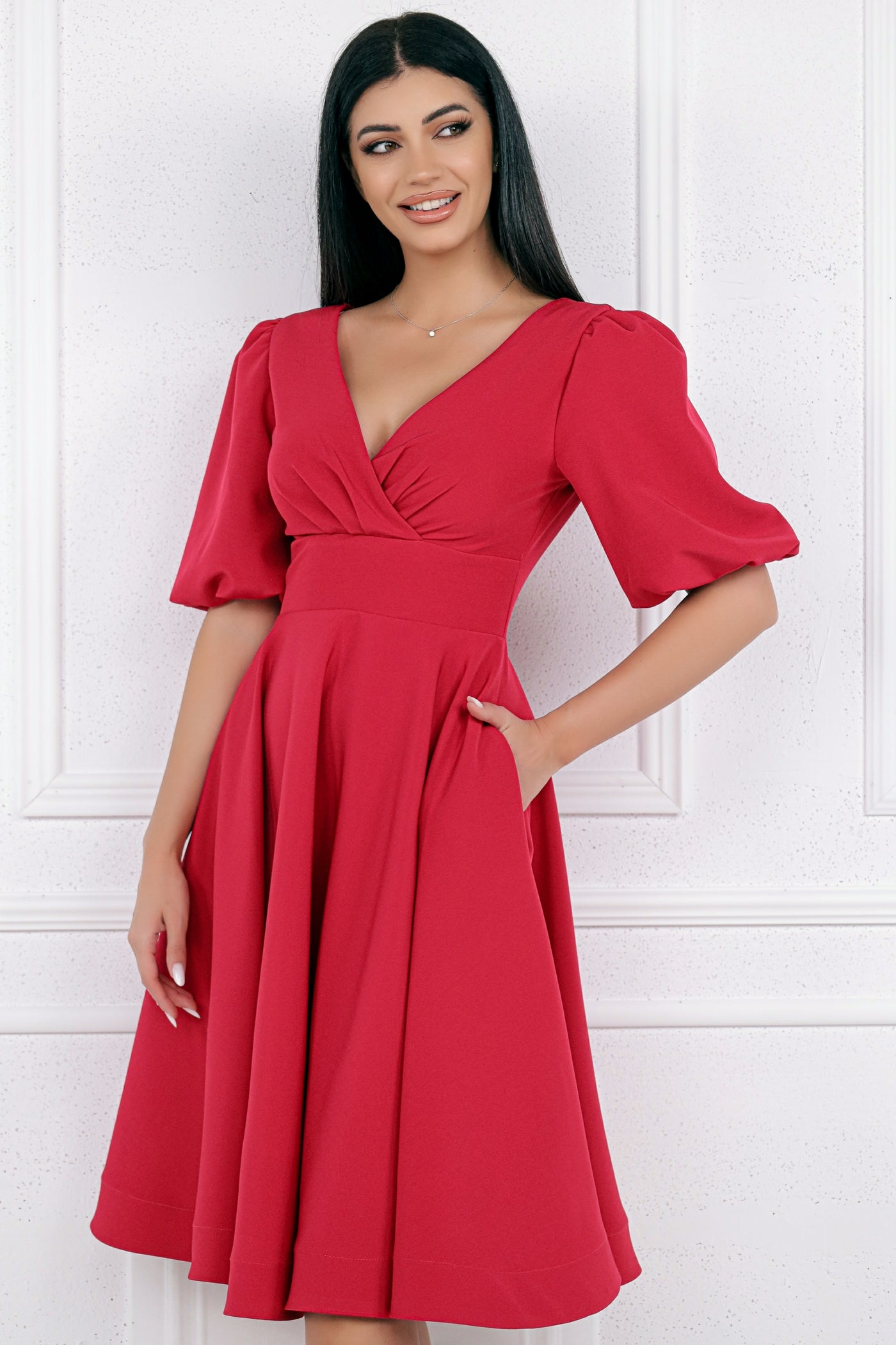 Rochie MBG magenta cu maneci bufante si bust petrecut