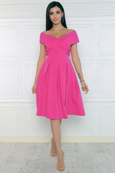 Rochie MBG fuchsia cu umeri cazuti si pliuri in talie