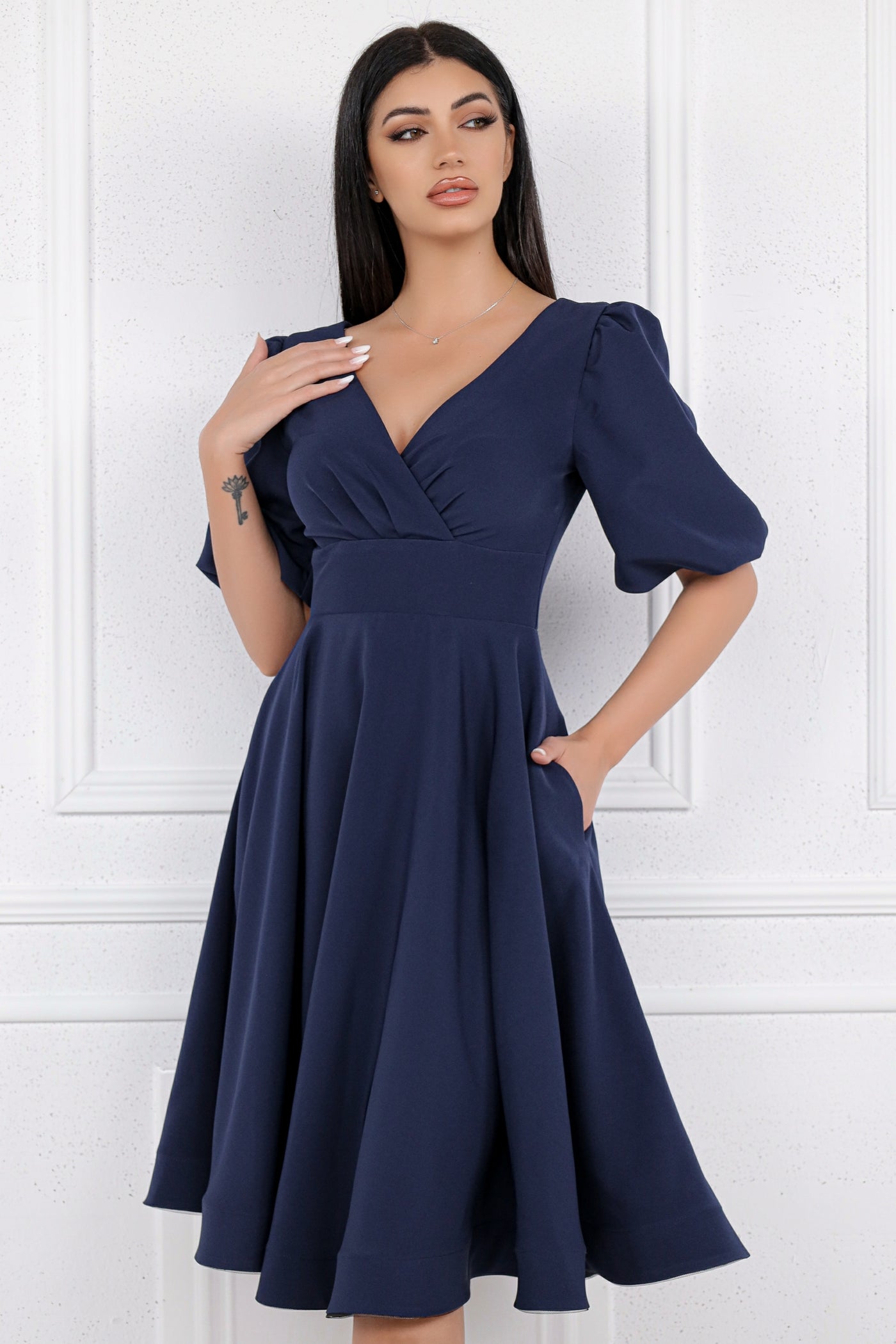 Rochie MBG bleumarin cu maneci bufante si bust petrecut