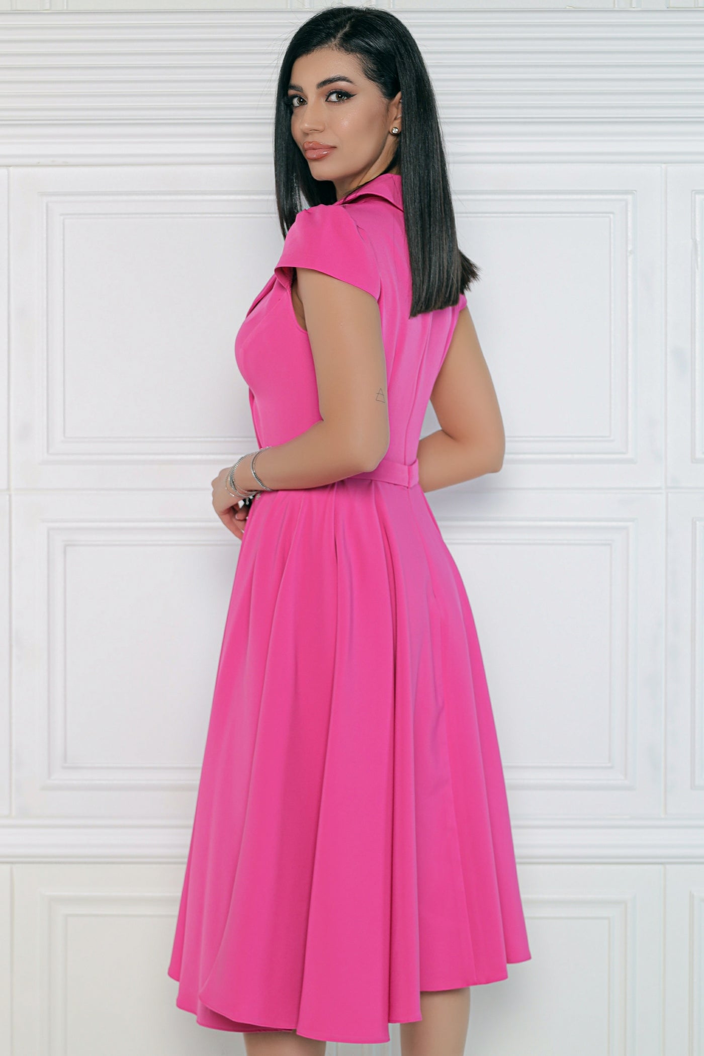 Rochie MBG fuchsia cu revere si catarama cu strasuri