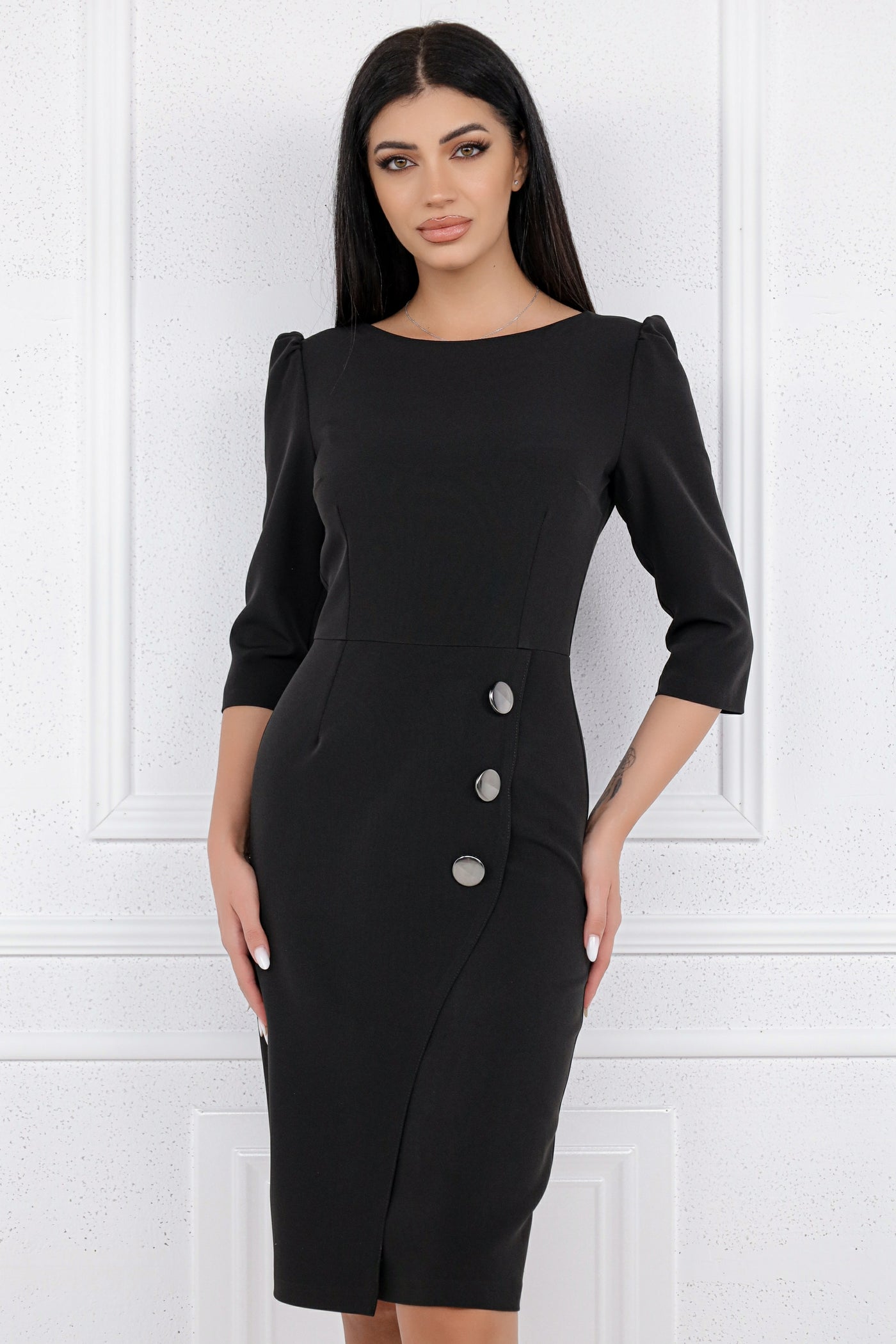 Rochie MBG neagra cu nasturi decorativi pe lateral