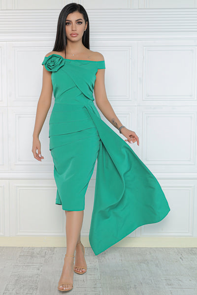 Rochie MBG verde cu floare 3D si trena laterala