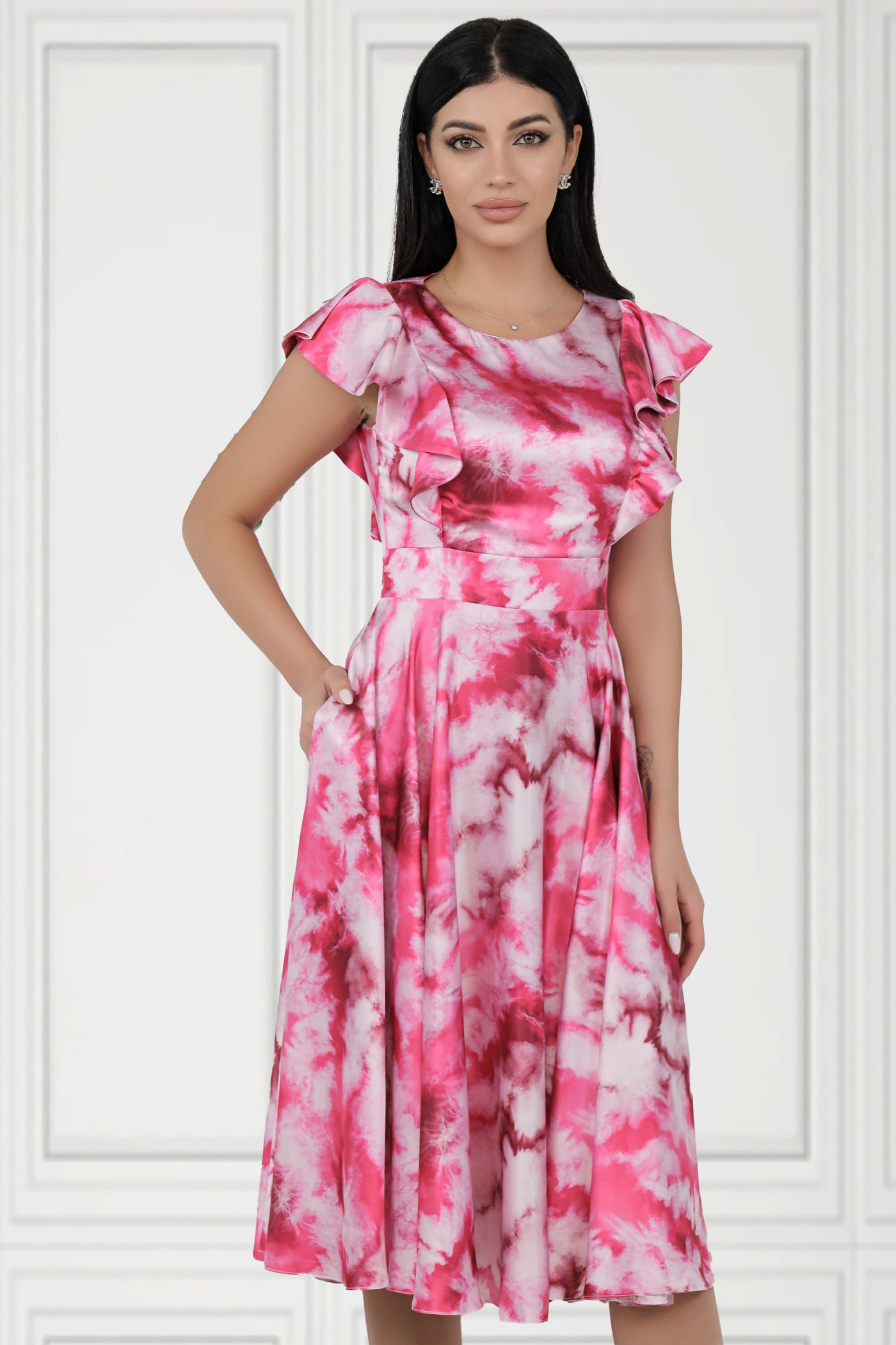 Rochie MBG satinata fuchsia in degrade cu volane pe bust