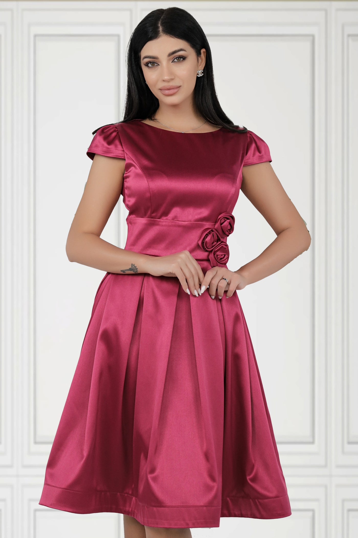 Rochie MBG magenta satinata cu trandafiri 3D