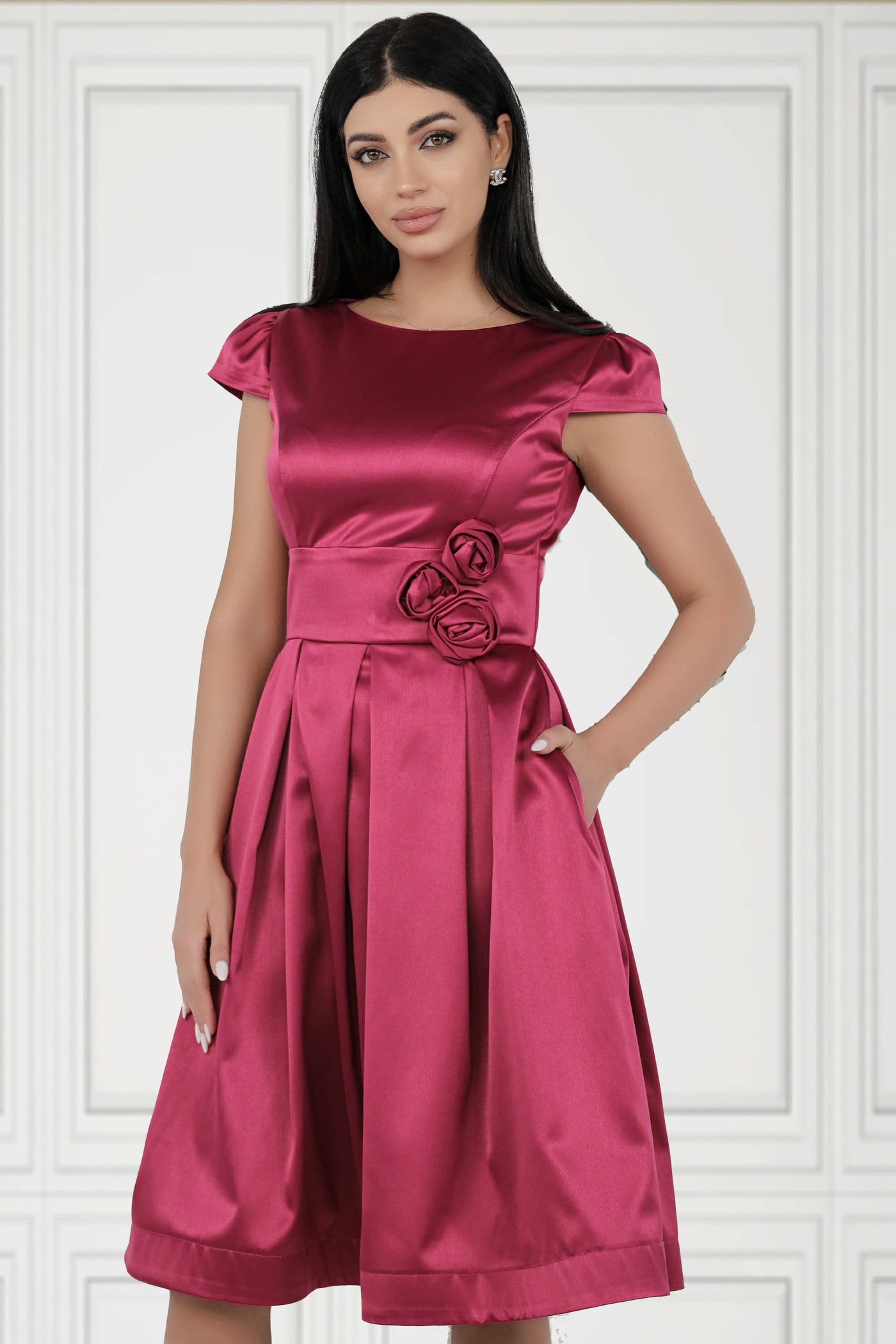 Rochie MBG magenta satinata cu trandafiri 3D