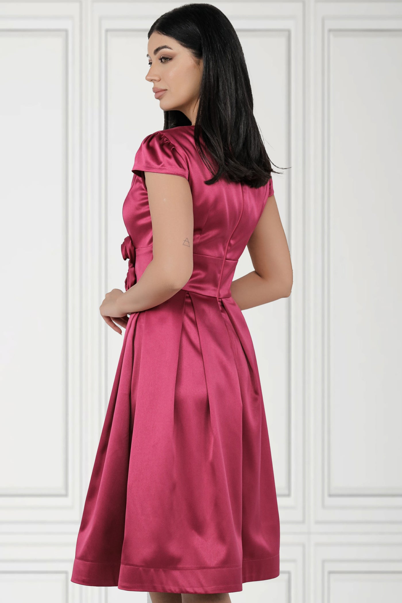 Rochie MBG magenta satinata cu trandafiri 3D