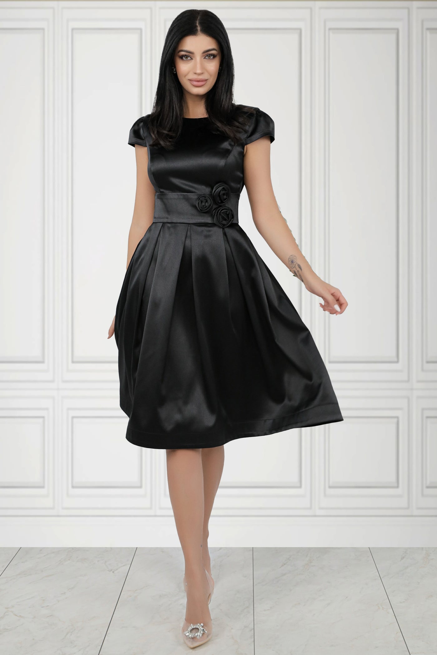 Rochie MBG neagra satinata cu trandafiri 3D