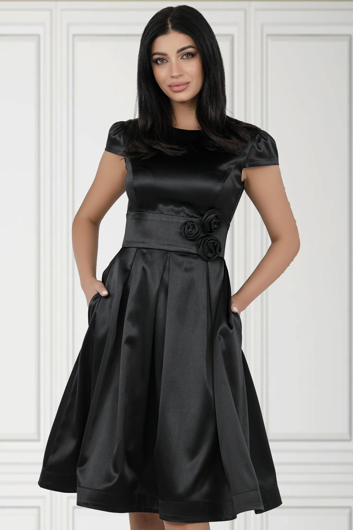 Rochie MBG neagra satinata cu trandafiri 3D