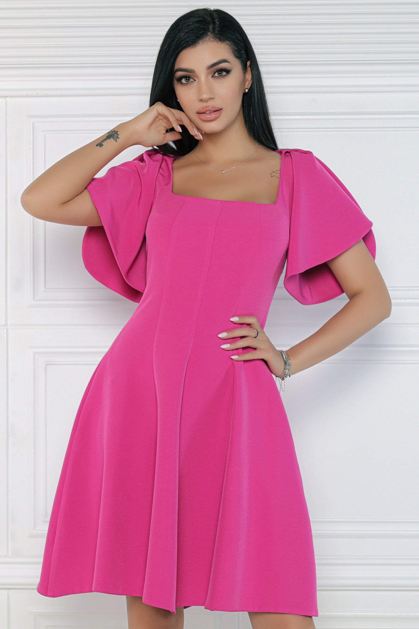 Rochie MBG fuchsia cu volane pe umeri