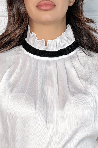 Bluza MBG alba din voal satinat accesorizata cu benzi catifea si fundite