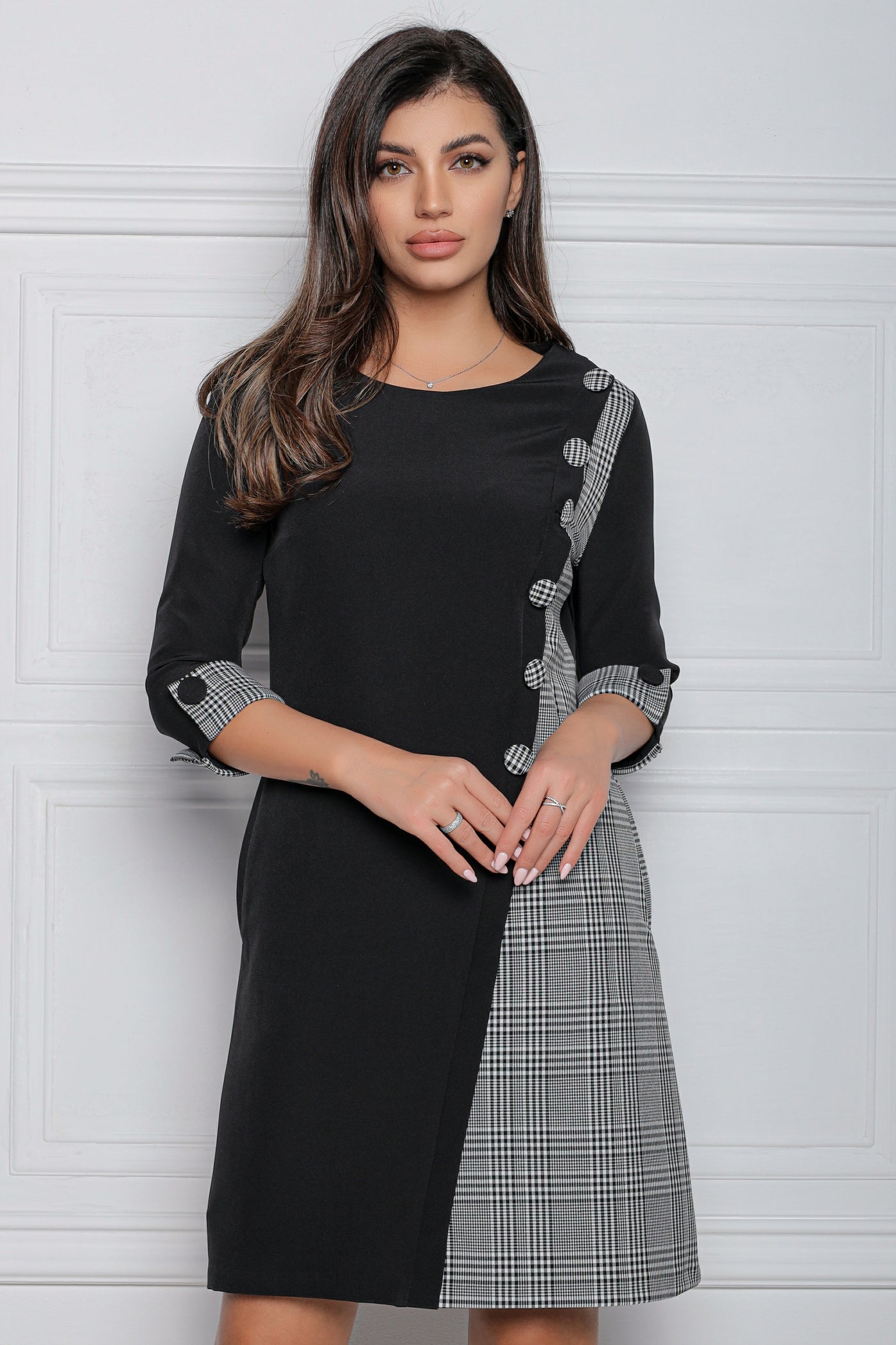 Rochie MBG office neagra cu carouri si nasturi decorativi