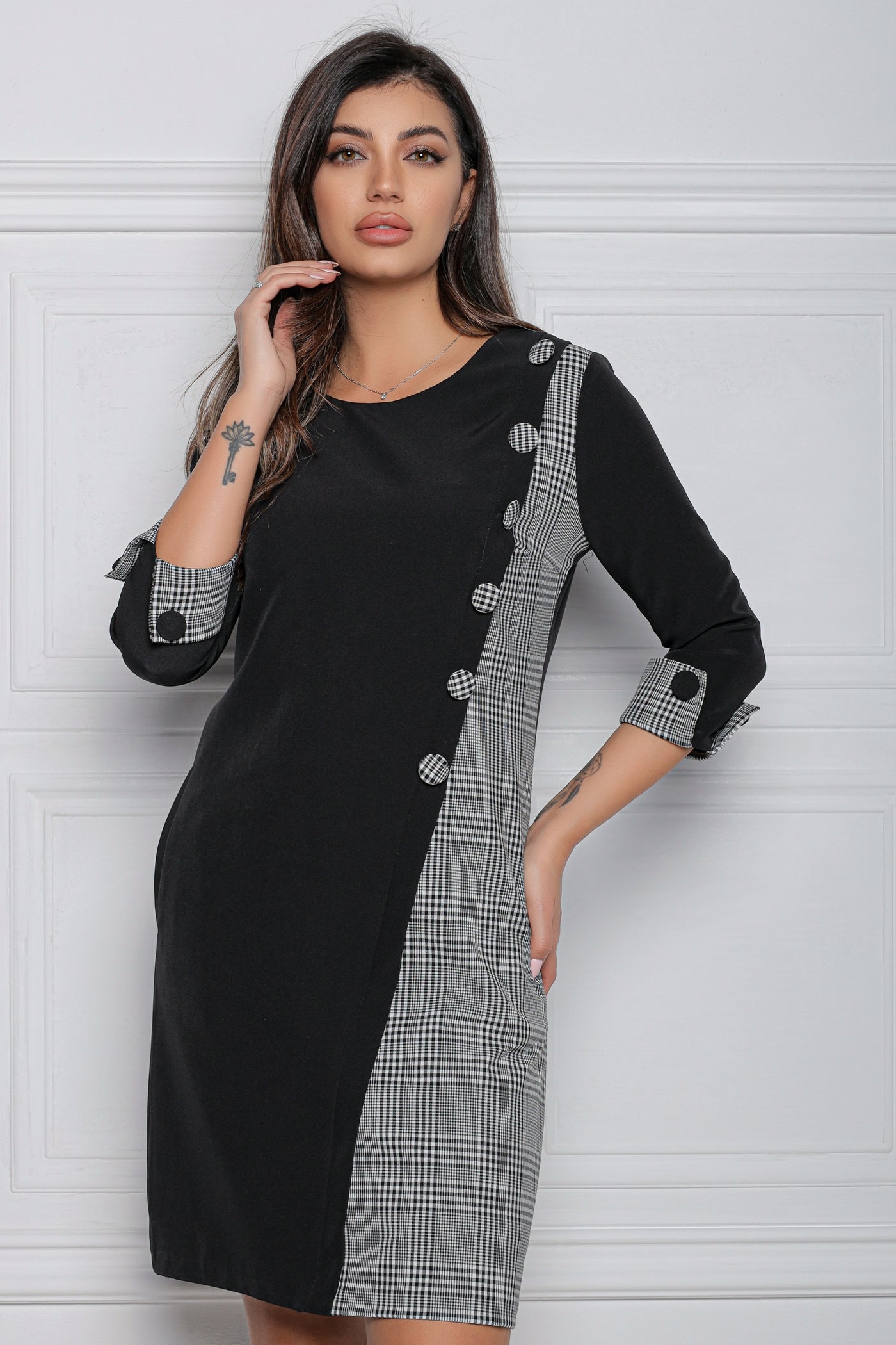 Rochie MBG office neagra cu carouri si nasturi decorativi