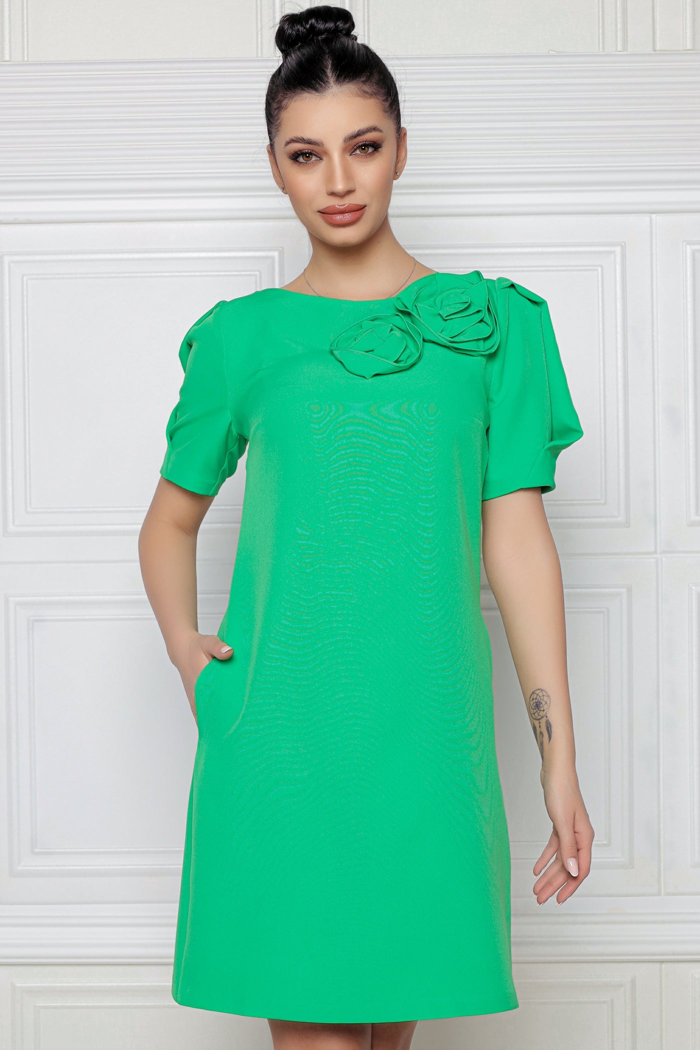 Rochie MBG verde cu flori 3D pe umar