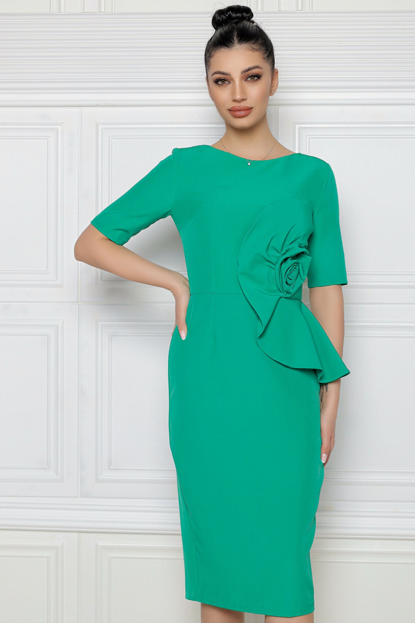 Rochie MBG verde cu aplicatii 3D pe lateral