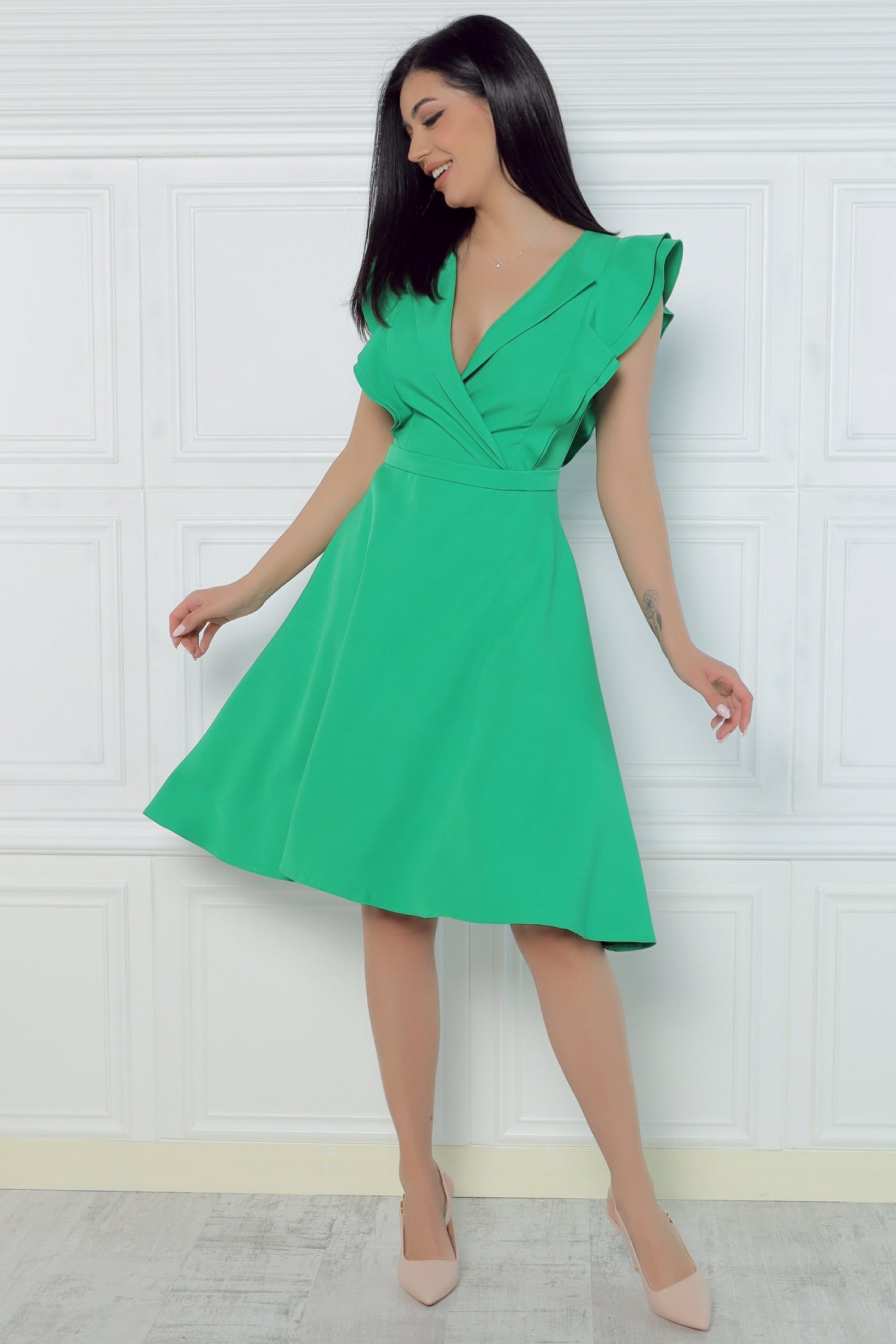 Rochie MBG verde cu revere si volane la bust