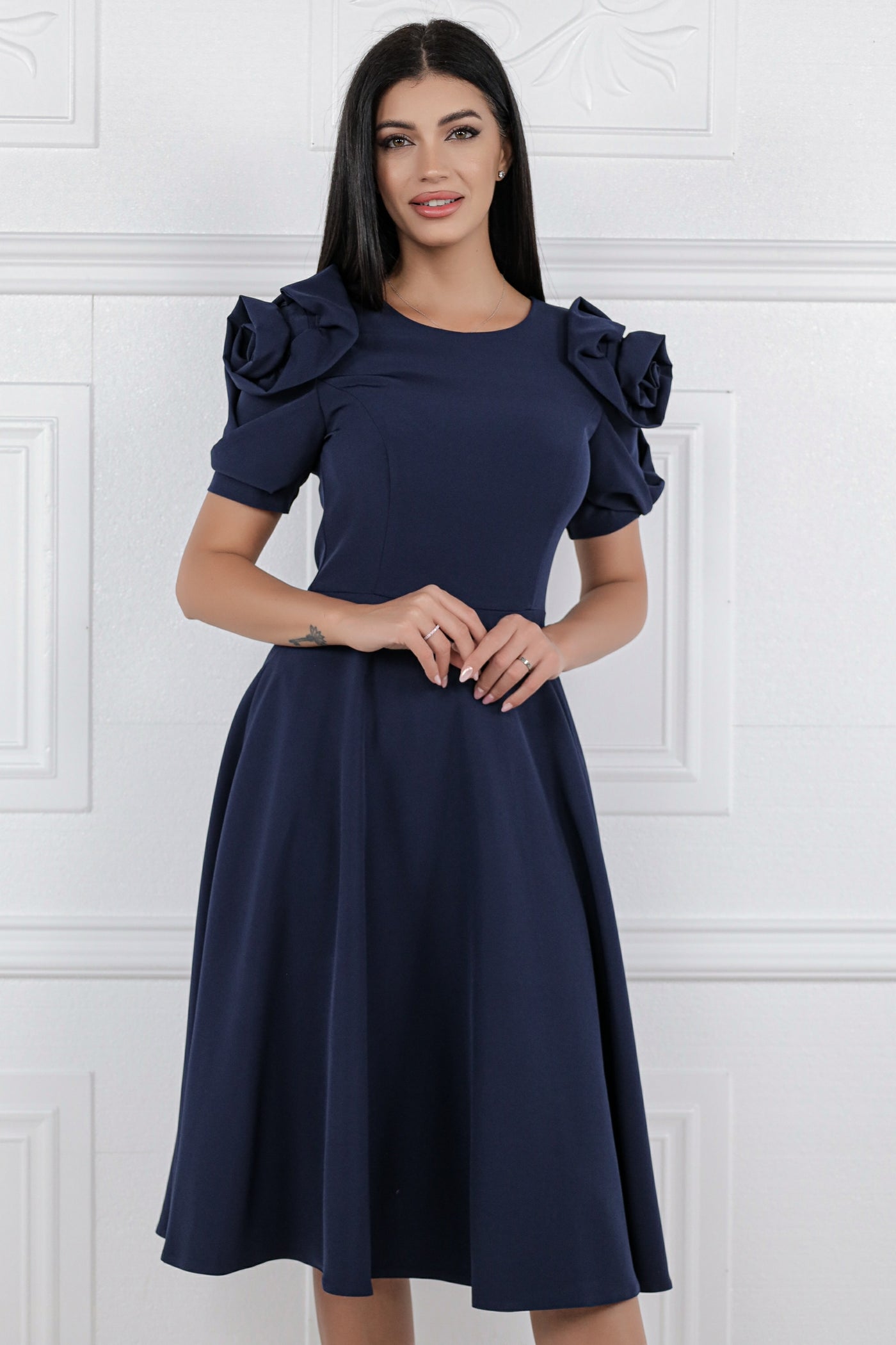 Rochie MBG bleumarin cu floare aplicata pe maneci