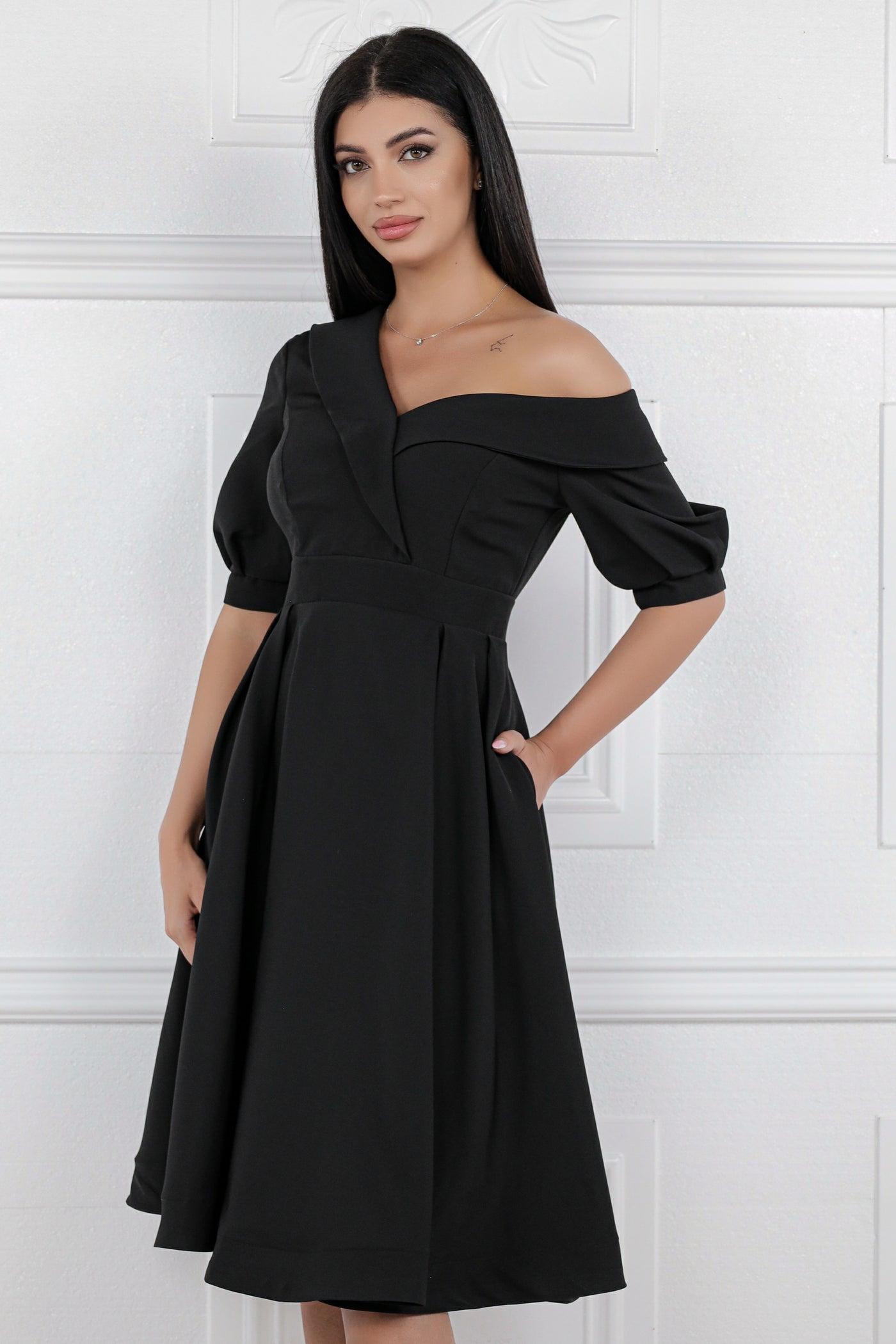 Rochie MBG neagra cu umar picat