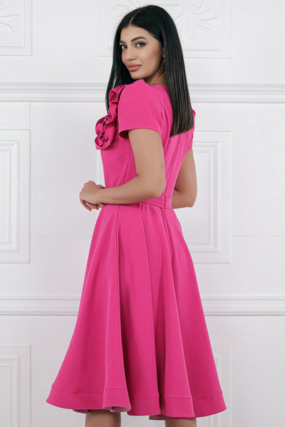 Rochie MBG fuchsia cu trandafiri pe umar