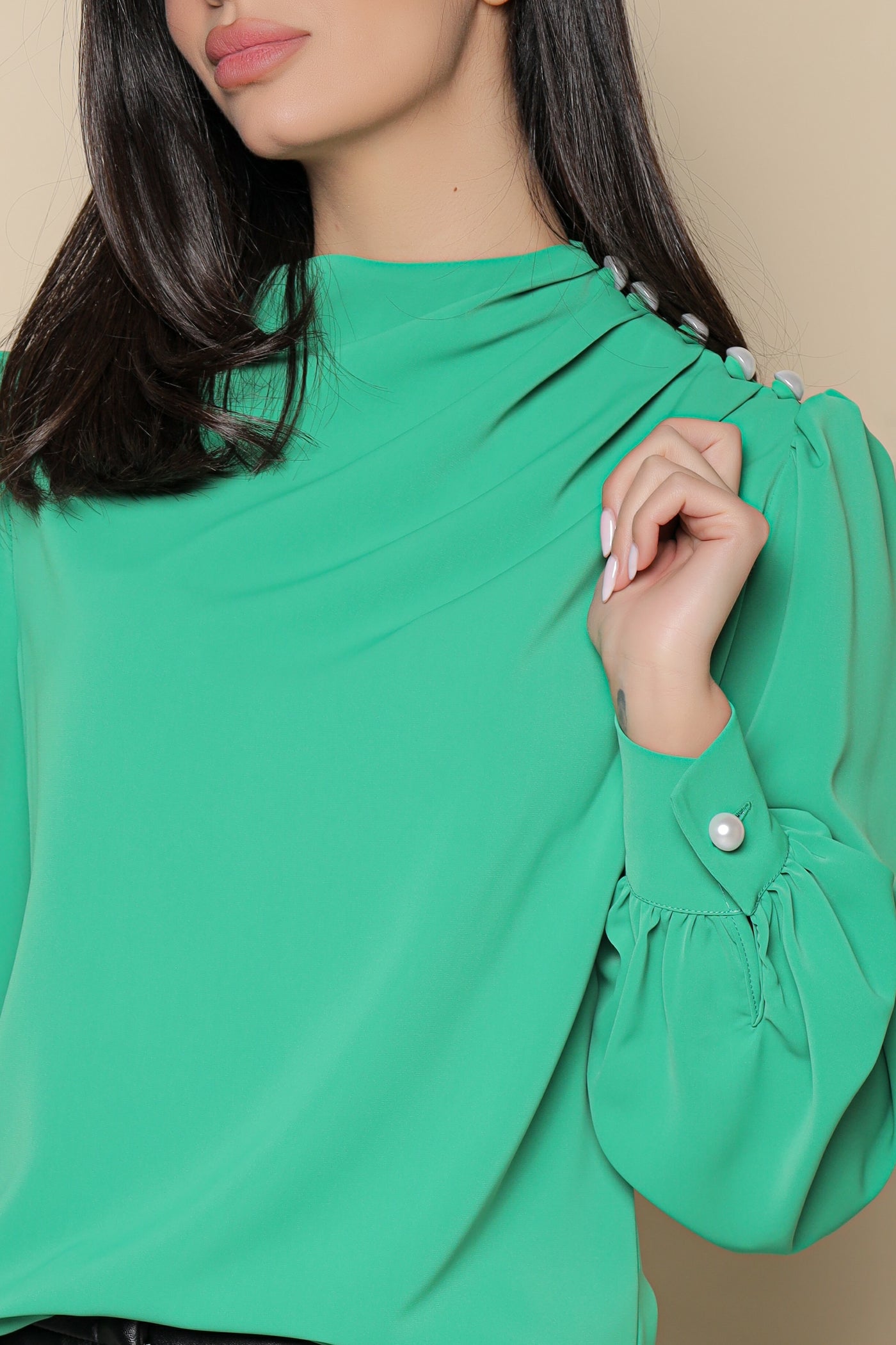 Bluza MBG verde cu nasturi pe umăr