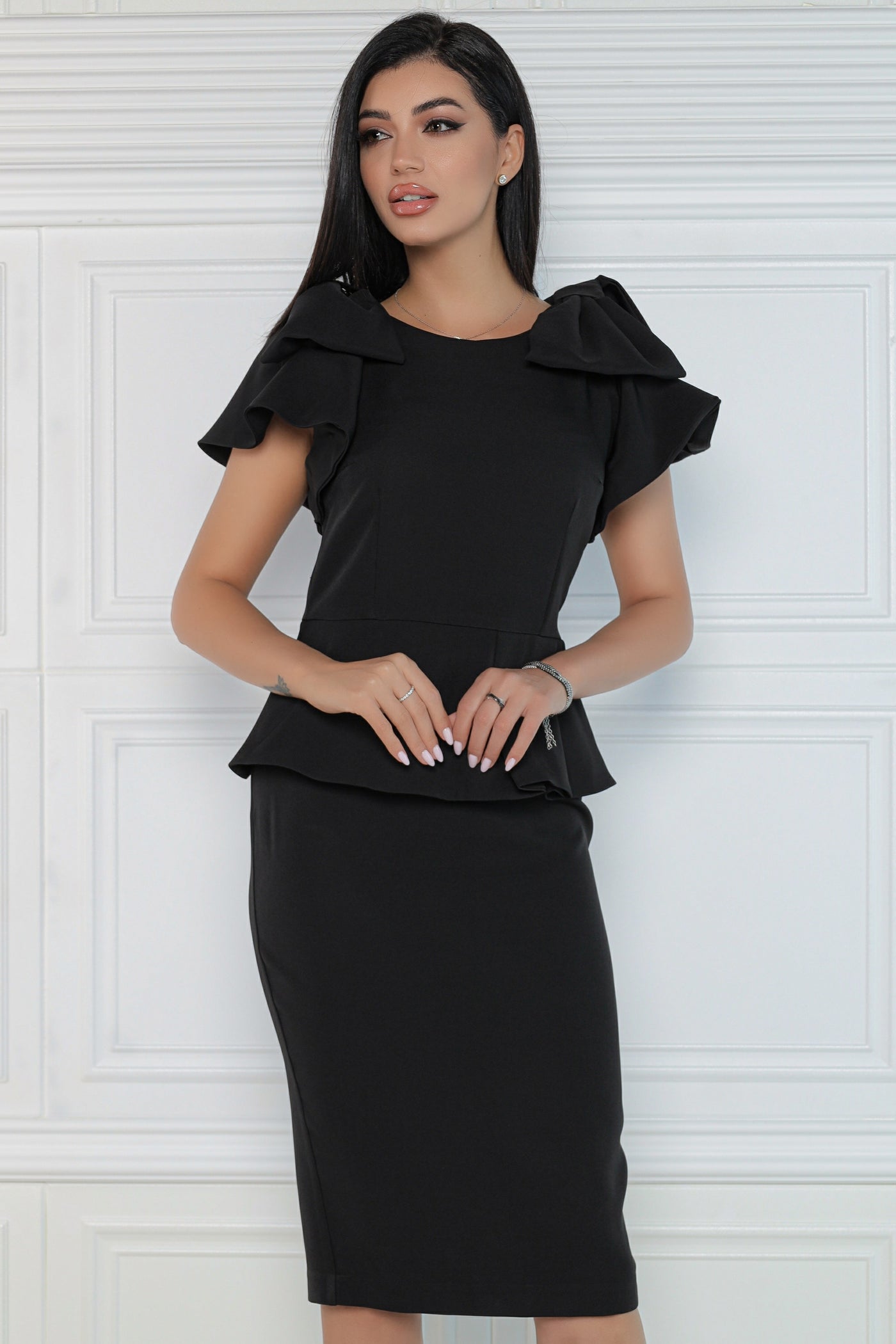 Rochie MBG neagra cu peplum si funde pe umeri