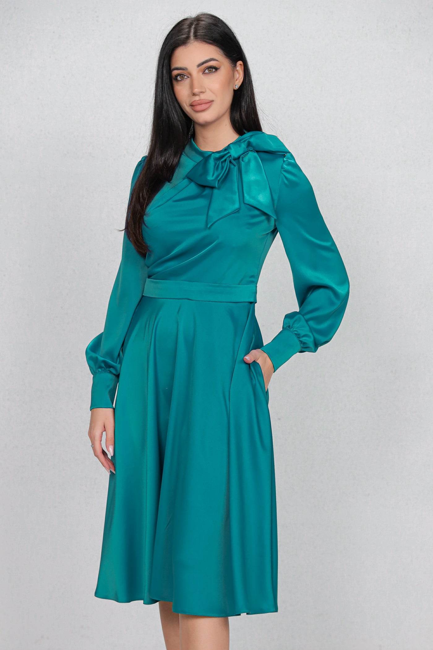 Rochie MBG turquoise satinata cu funda la gat
