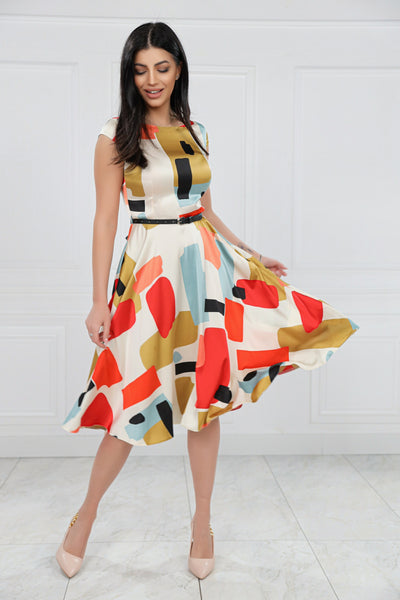 Rochie MBG satinata bej cu imprimeu geometric rosu si curea