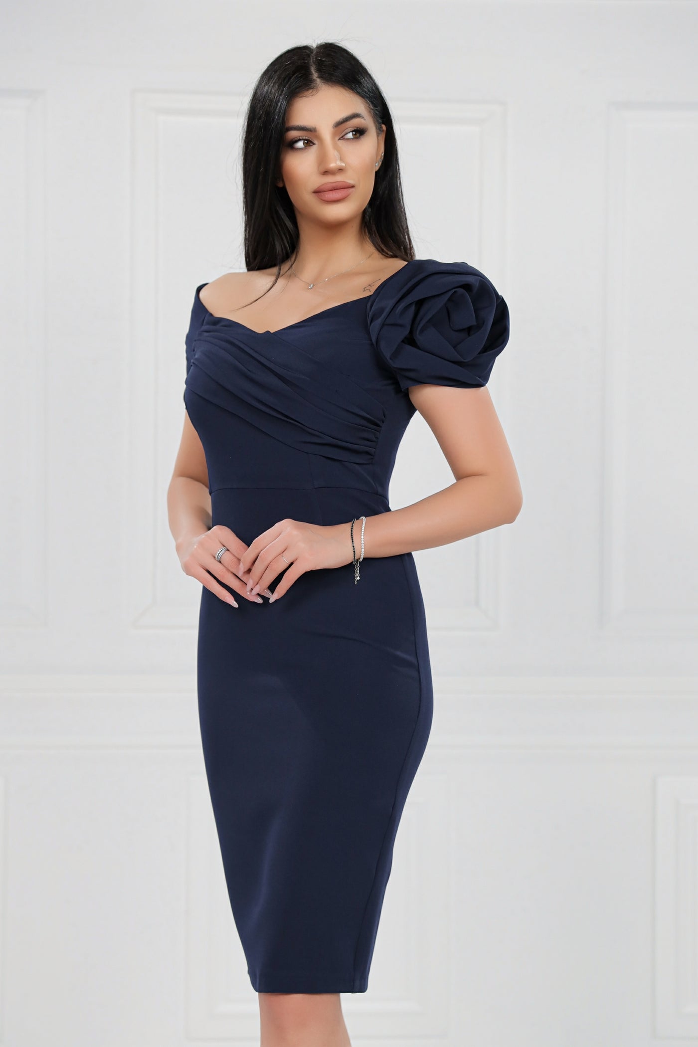 Rochie MBG bleumarin cu umeri goi si floare 3D pe maneca