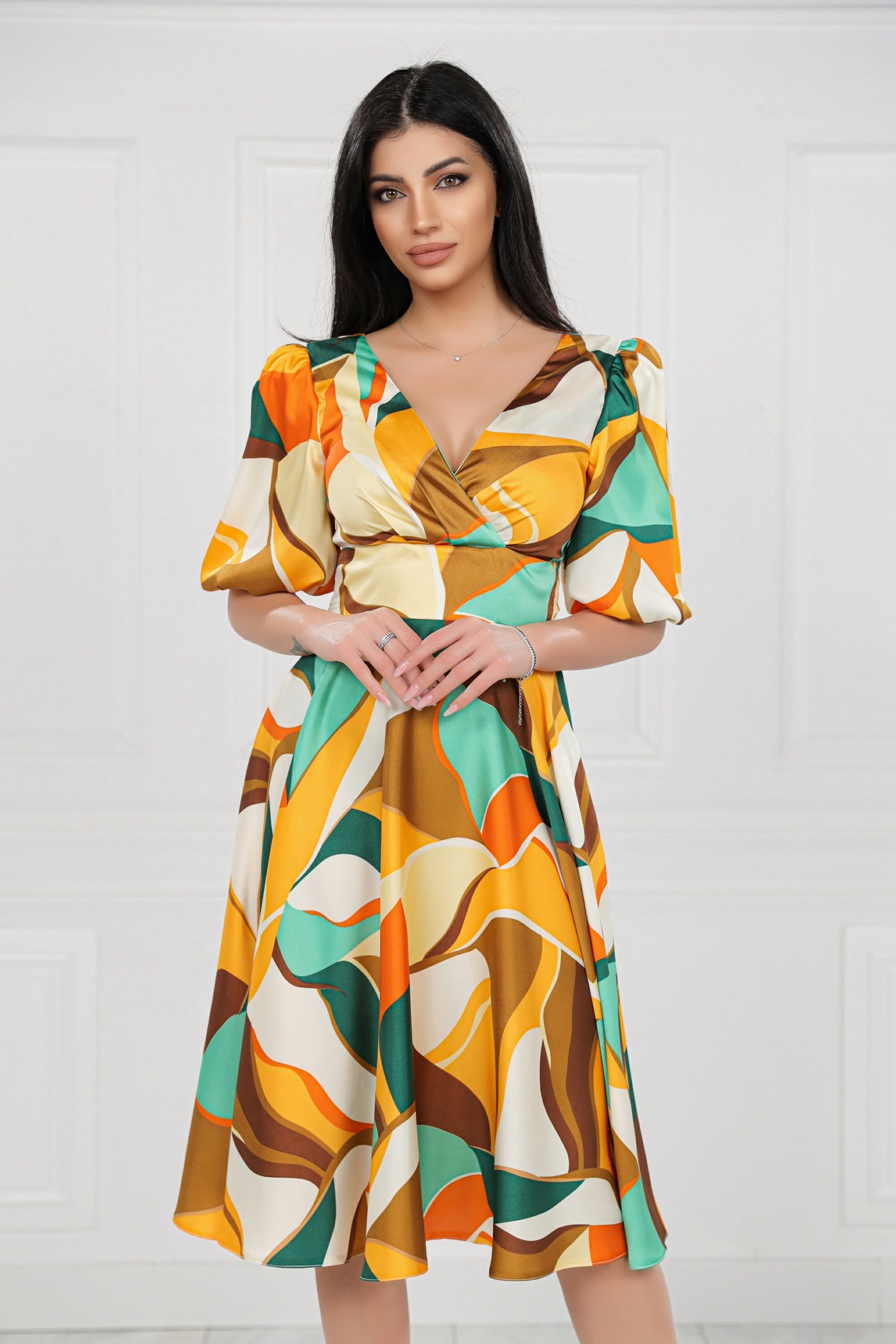 Rochie MBG bej cu imprimeu galben si maneci bufante