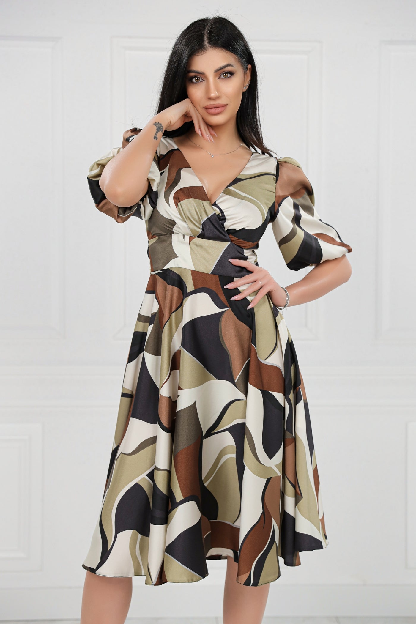 Rochie MBG bej cu imprimeu maro si maneci bufante