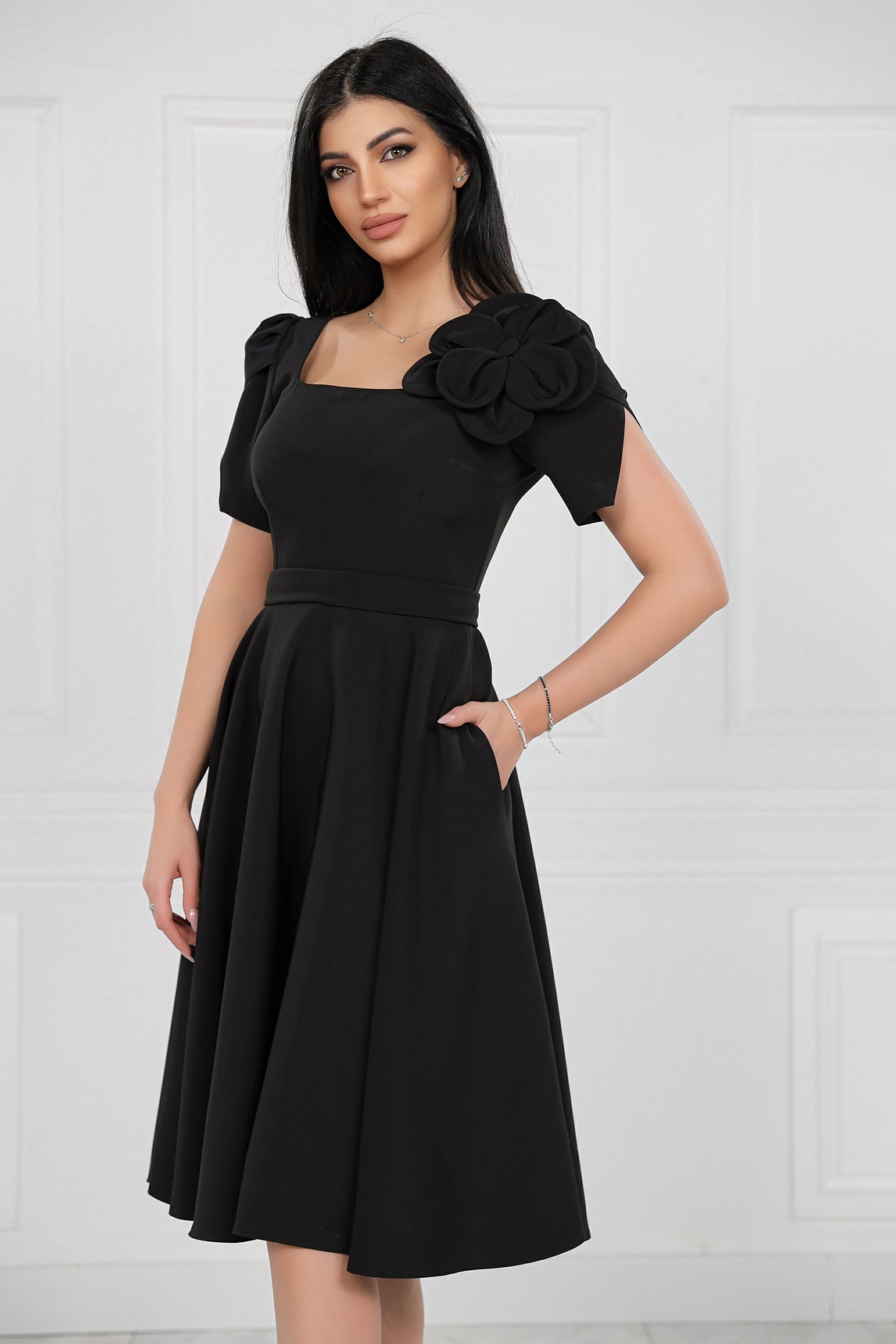 Rochie MBG neagra cu maneci despicate si floare pe umar
