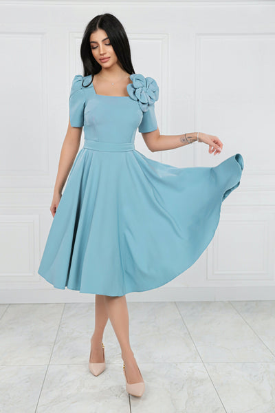 Rochie MBG bleu cu maneci despicate si floare pe umar