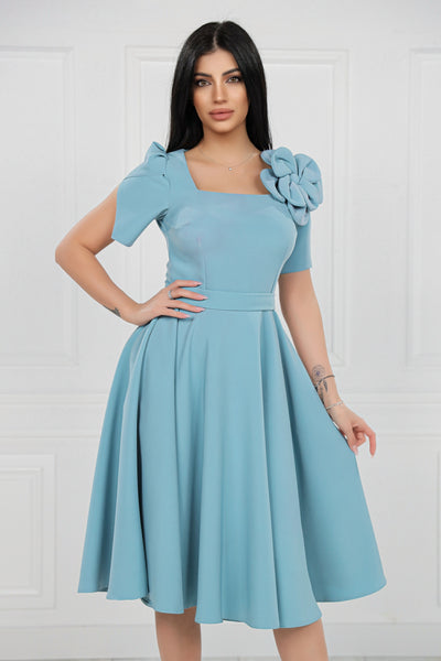 Rochie MBG bleu cu maneci despicate si floare pe umar