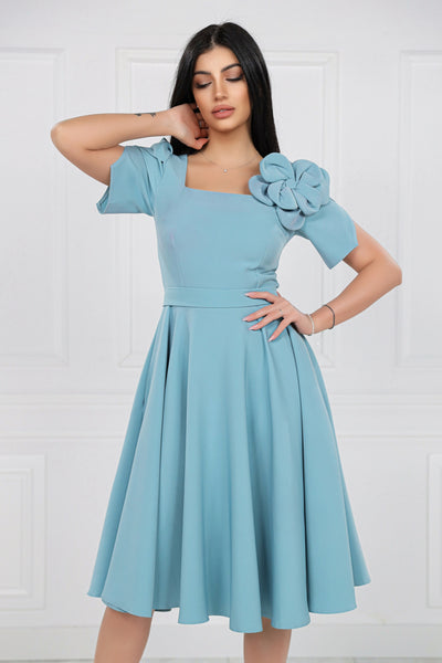 Rochie MBG bleu cu maneci despicate si floare pe umar